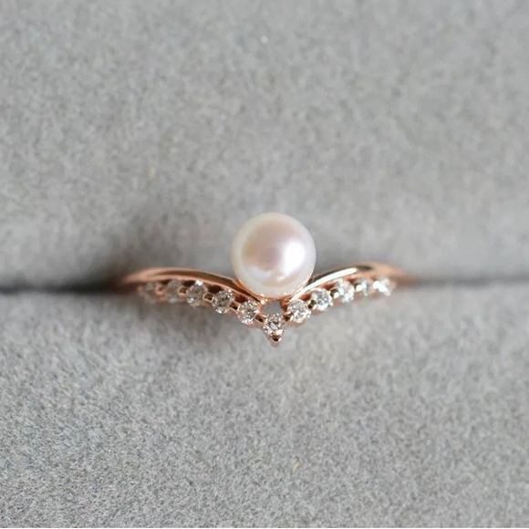 Jewelry - Gorgeous Rose Gold Filled White Pearl